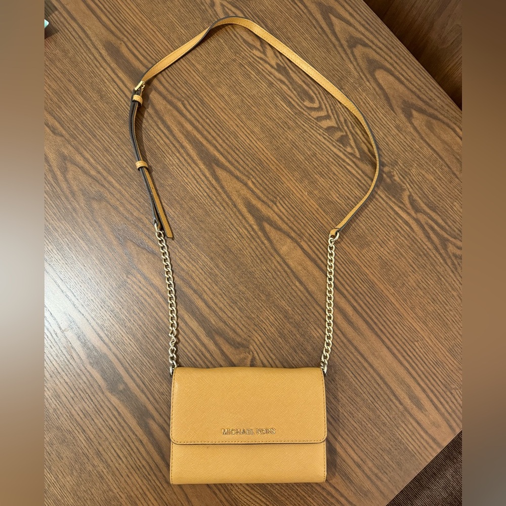 GUC Michael Kors Jet Set Flap Crossbody Purse